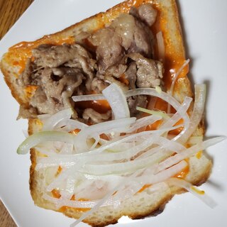 オニオン豚肉サンドイッチ